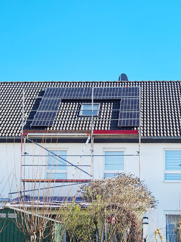 Neue Photovoltaik-Strom-Anlage installiert …